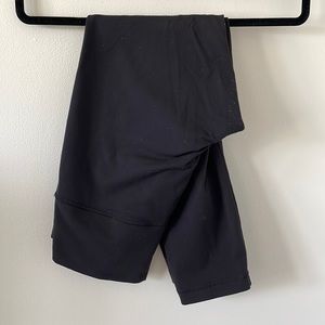 Lululemon size 12 Wunder Under Cropped Leggings